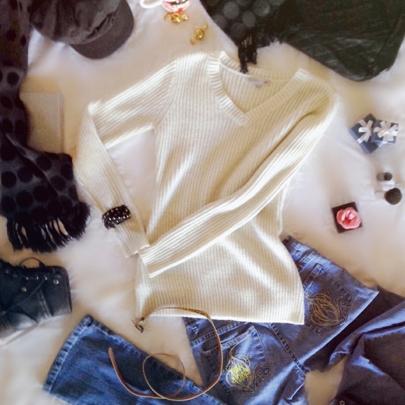 Sweater - Picture 2 of 6